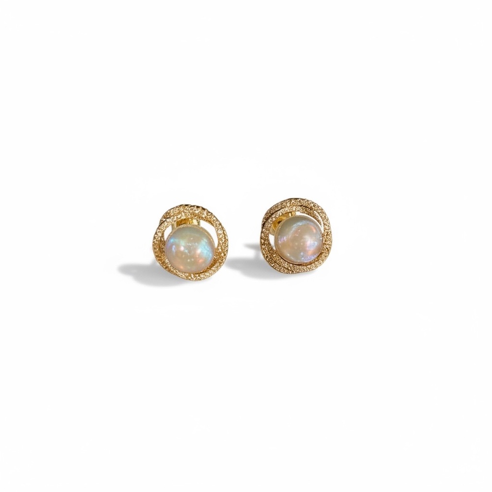 SOLD Elegant Gold and Pearl Clip-On Earrings - Picture 1 of 2